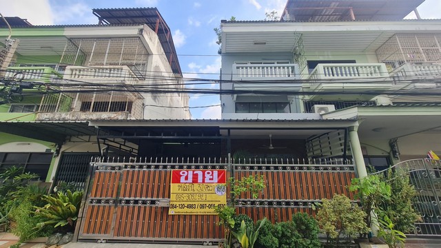 ขาย/เช่า อาคารพาณิชย์ 3 ชั้น พร้อมอยู่ อ่อนนุช 59/1 หมู่บ้านชมเดื