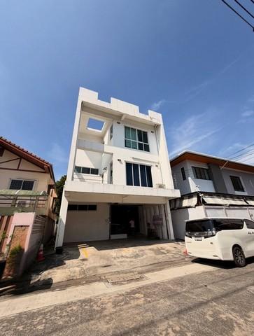 ให้เช่าโฮมออฟฟิศ 3 ชั้น พร้อมดาดฟ้า ซอยเพชรบุรี 47 ใกล้พระราม 9-R
