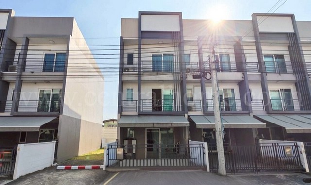 ลดราคา ทาวน์โฮม 3 ชั้น บ้านกลางเมือง สวนหลวง ใกล้ MRT สถานีศรีอุด