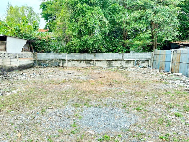 ที่ดิน 100ตร.วา. ใกล้ MRTเพชรเกษม4นักบุญเปโตร สาย1 บางแวก108-118
