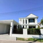 บ้าน 2 ชั้น สไตล์โมเดิร์นคลาสสิค บรรยากาศเงียบสงบ เดินทางสะดวก สุ