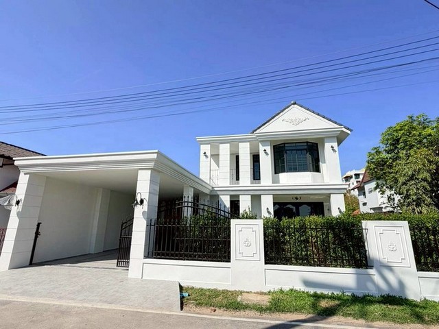 บ้าน 2 ชั้น สไตล์โมเดิร์นคลาสสิค บรรยากาศเงียบสงบ เดินทางสะดวก สุ