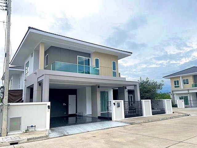 บ้านสไตล์มินิมอล เฟอร์นิเจอร์ครบ พร้อมเข้าอยู่ สันกำแพง