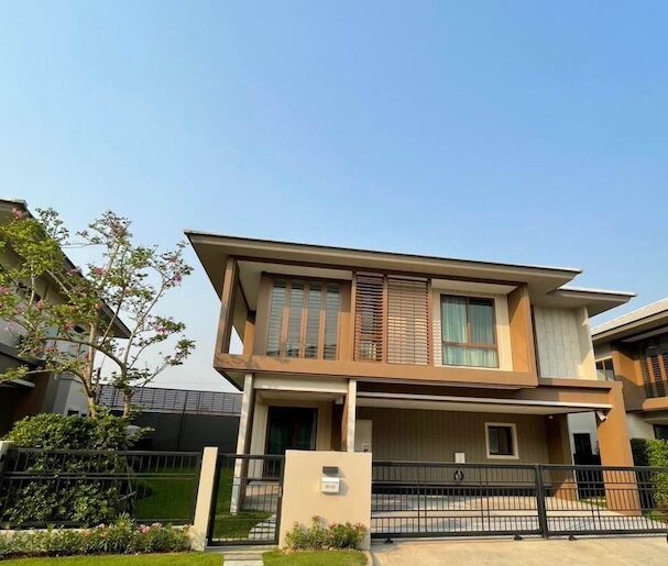 BH4004ให้เช่าบ้านหรู บุราสิริ กรุงเทพกรีฑาใกล้โรงเรียนนานาชาติไบร