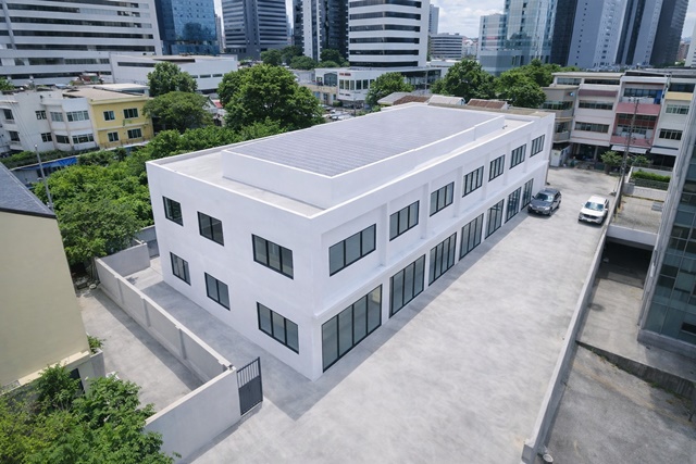 จอดรถ8คัน Showrooms สาทร เกือบครึ่งไร่ 160ตร.วา BTSสุรศักดิ์ 19