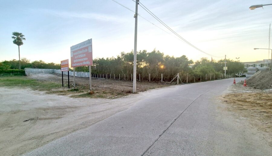 ขายที่ดินเปล่า 3 ไร่ ทำเลดี ใกล้หาดบางเเสน เหมาะลงทุนอสังหาฯ ทุกร