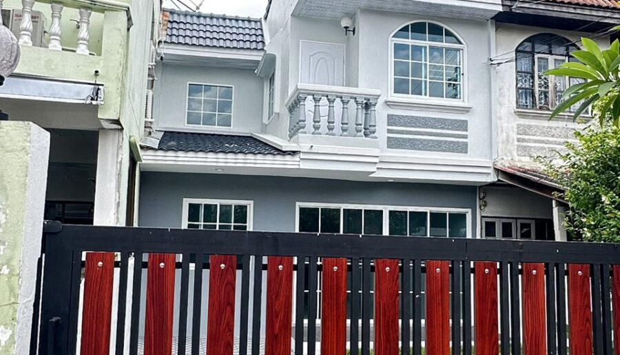 ขายทาวน์เฮาส์ 2 ชั้น หมู่บ้านบัวทอง จ.นนทบุรี