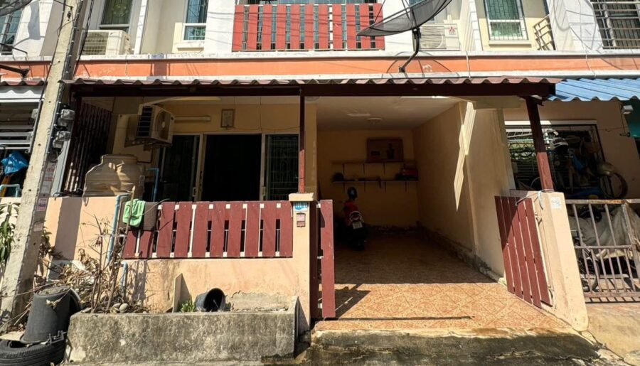 ขายทาวน์เฮ้าส์หมู่บ้านณัฐยาซอย 3 อยู่หน้าค่ายกำแพงเพชรกระทุ่มแบน