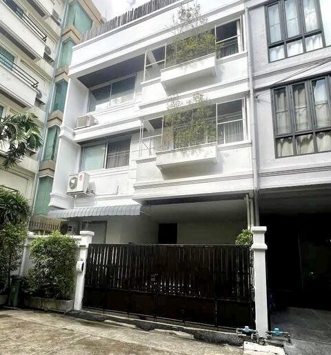 ขายทาวน์เฮ้าส์ 4 ชั้น 250 ตร.ม. สุขุมวิท 71 ซอยปรีดี 14 ปรับปรุงใ