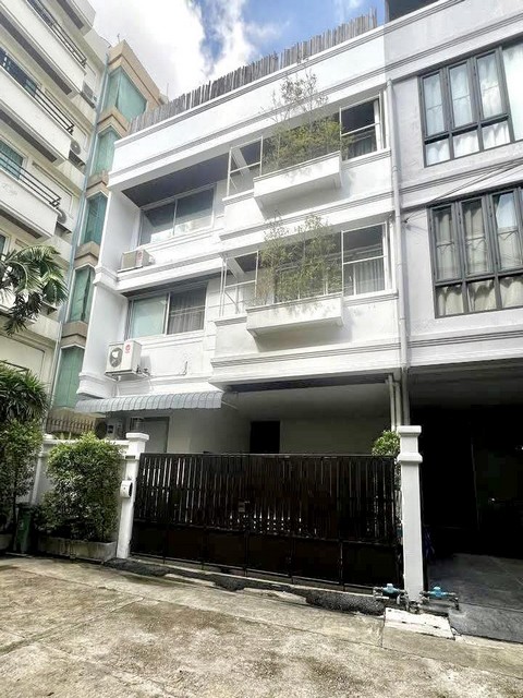 ขายทาวน์เฮ้าส์ 4 ชั้น 250 ตร.ม. สุขุมวิท 71 ซอยปรีดี 14 ปรับปรุงใ