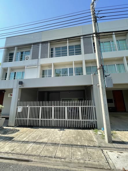 ให้เช่าทาวน์โฮม 3 ชั้น 200 ตรม 3 นอน โนเบิลคิวบ์ พัฒนาการ ใกล้ทอง