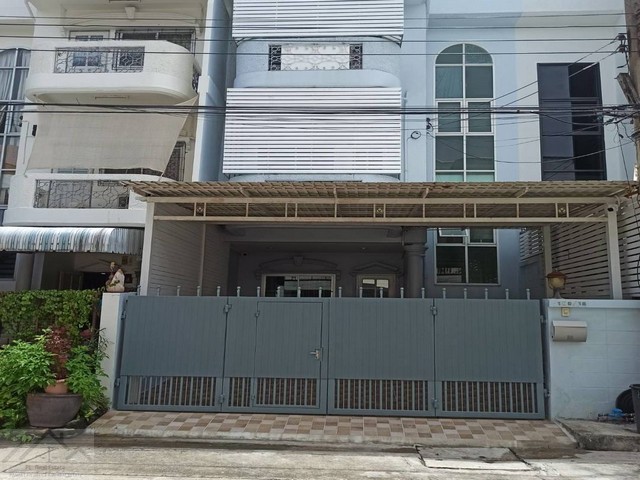 ขายทาวน์โฮม 3 ชั้น 36 ตรว หมู่บ้าน 84 แมนชั่น ประดิษฐ์มนูธรรม5