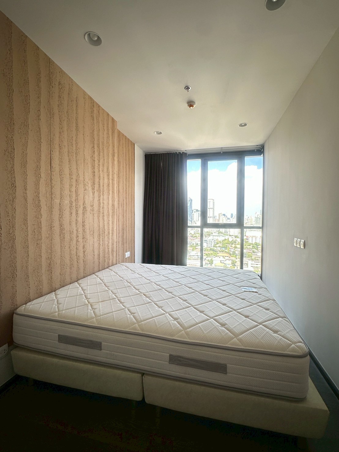 Oka Haus 36 21st floor