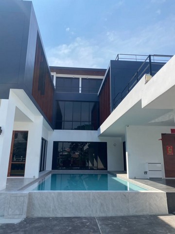 ให้เช่า ขายบ้านเดี่ยว 3ชั้น Luxuly Pool villa สุขุมวิท62 ใกล้ BT