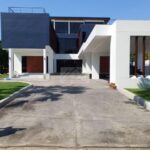 ขายบ้าน Pool Villa 3 ชั้น ซอยสุขุมวิท 62 มีสระว่ายน้ำ ใกล้ BTS บา