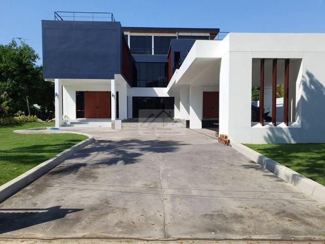 ให้เช่า Pool Villa 3 ชั้น ซ.สุขุมวิท 62 มีสระว่ายน้ำ ใกล้ BTS บาง