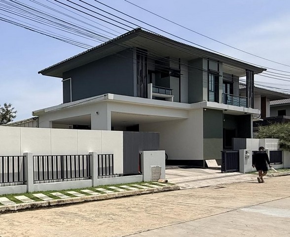 4 ห้องนอน 5 ห้องน้ำ หมู่บ้านสราญสิริ ศรีวารี ใกล้ สนามบินสุวรรณ