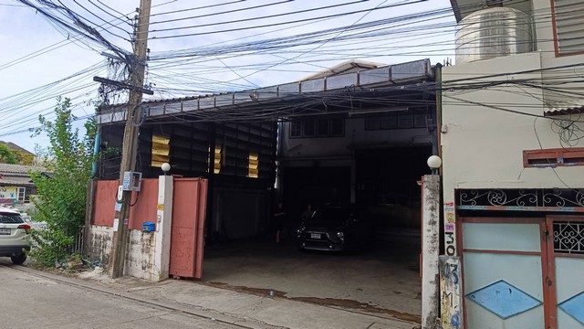 ให้เช่า โกดัง โรงงาน 2 ชั้น เนื้อที่ 100 ตรว พทชส. 640ตรม ใกล้วัด