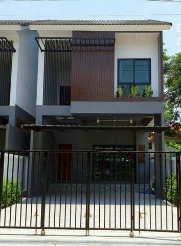 บ้าน 2 ชั้น สภาพดี ขายพร้อมผู้เช่า ทำเลดี เข้าเมืองสะดวก รวมโชค