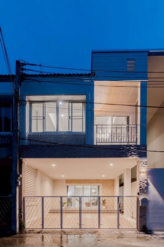 บ้านแฝด 2 ชั้น ทำเลใจกลางเมือง รีโนเวทใหม่ สวยตรงปก สุเทพ