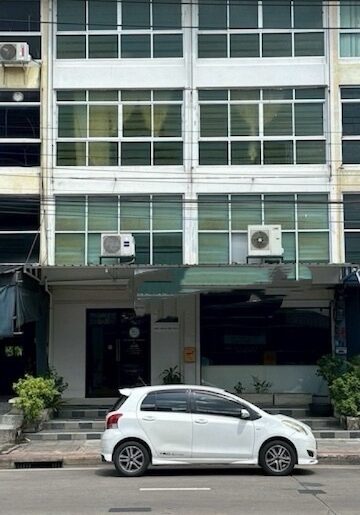 BH4119 ให้เช่าและขายอาคารพาณิชย์ 4 ชั้น ติดถนนคู้บอน รามอินทรา