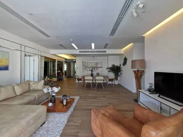 Elegant and Private Living at Wilshire Sukhumvit 22 Near EmQuarti