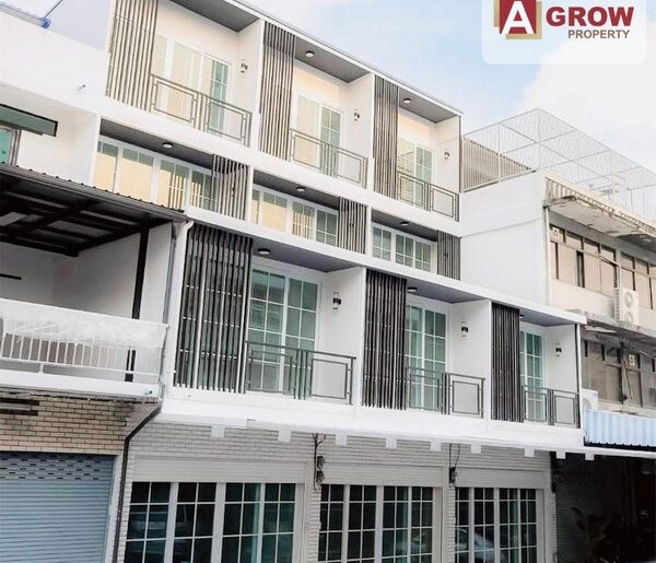 ขายอาคารพาณิชย์ 3 คูหา (ขายแยก) ลาดพร้าว 45 หลังใหญ่ รีโนเวทใหม่