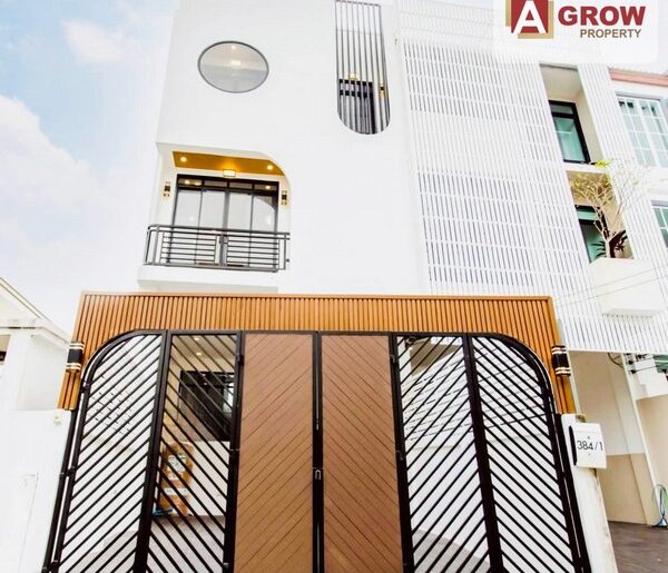 หมู่บ้านสโนว์ไวท์ ซอยประดิษฐ์มนูธรรม 10 รีโนเวทใหม่ พร้อมเข้าอยู่