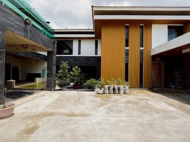 ขายบ้านหรูบ้านบึงชลบุรี ขายบ้านหรู ราคาถูก ในที่ดิน 1 ไร่