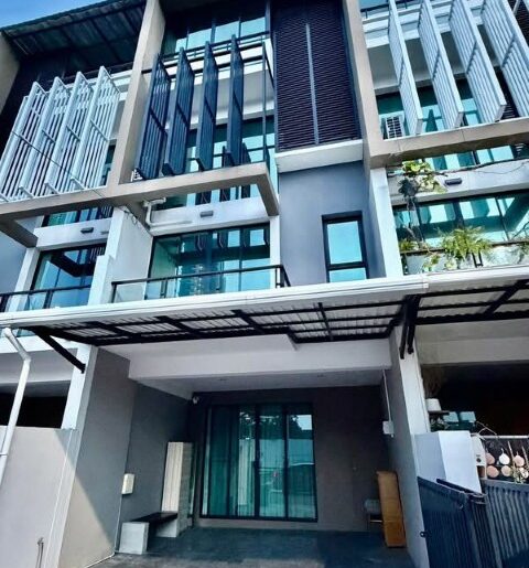 ให้เช่าโฮมออฟฟิศ3ชั้นใกล้BTSอ่อนนุช900เมตรมี3นอน4น้ำแอร์เฟอรครบเช