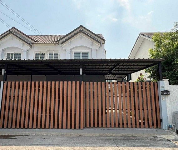 ให้เช่าทาวน์โฮมพึ่งรีโนเวทใหม่ ซอยอุดมสุข 58