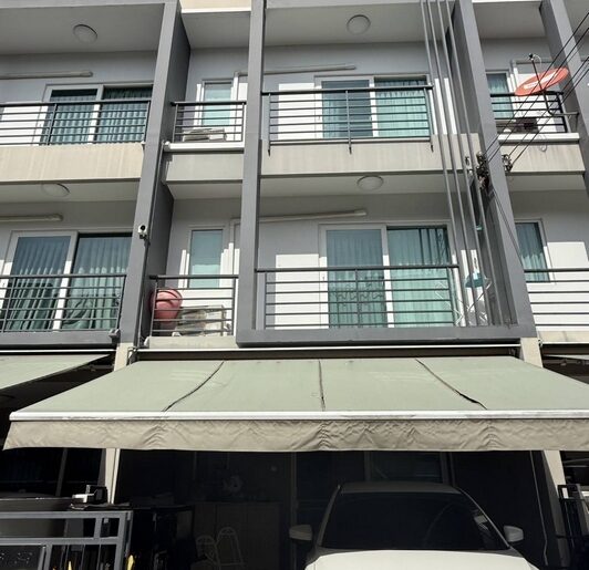ขาย ทาวน์โฮม บ้านกลางเมือง สวนหลวง 3 ชั้น ซ.เฉลิมพระเกียรติ 28