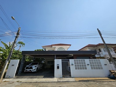 บ้านเดี่ยวหลังใหญ่ มีสระว่ายน้ำส่วนตัว+โซล่าเซลล์ ซอยวัดลาดปลาดุก