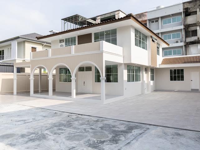 ให้เช่าบ้าน 2 ชั้น เสนานิคม 1 ซอย 17 รีโนเวทใหม่ ใกล้เมเจอร์รัชโ