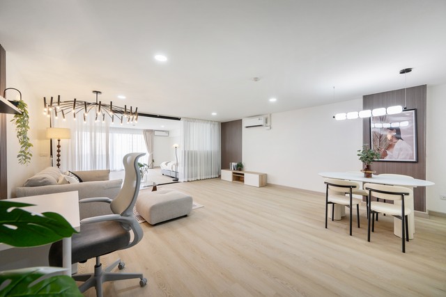 ขายคอนโดเดอะ รอยัล วิภาวดี ห้องมุมรีโนเวทสวย 85.62 ตรม.กรุงเทพ
