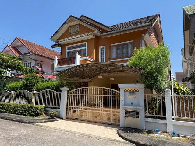ให้เช่าบ้านหมู่บ้าน Parkway Chalet รามคำแหง ใกล้รถไฟฟ้าสายสีชมพู