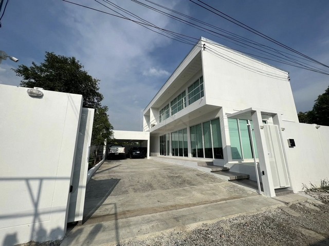 ขายบ้านเดี่ยว Modern 2 ชั้น 80 ตรว. 5 ห้องนอน ใกล้สนามบินสุวรรณภ