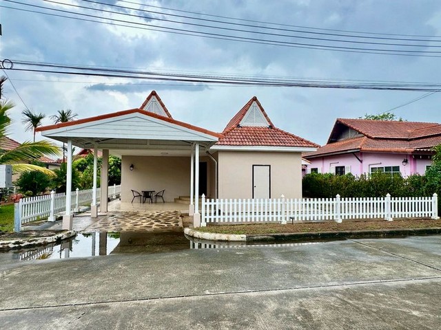 บ้านเช่าและVาย บ้านเดี่ยวชั้นเดียวห่างชายหาดบางแสนเพียง 3.8km.เท่