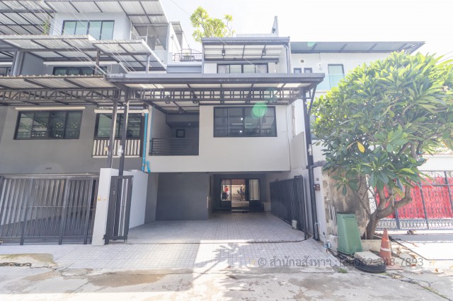 ให้เช่า ทาวน์โฮม 3 ชั้น ซอยภาวนา 5 (ลาดพร้าว 41)