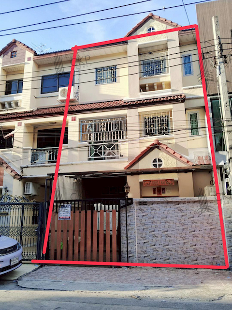 ขาย ทาวน์โฮม 3 ชั้น ใกล้ห้างสรรพสินค้าและตลาดหลายแห่ง | รหัส 9330