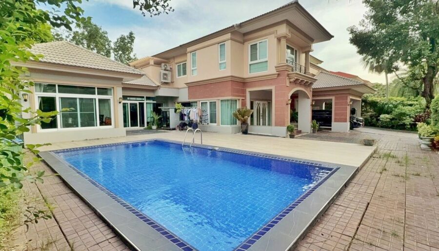 ลัดดารมย์ อิลิแกนซ์ ราชพฤกษ์ – รัตนาธิเบศร์ บ้านหลังมุม