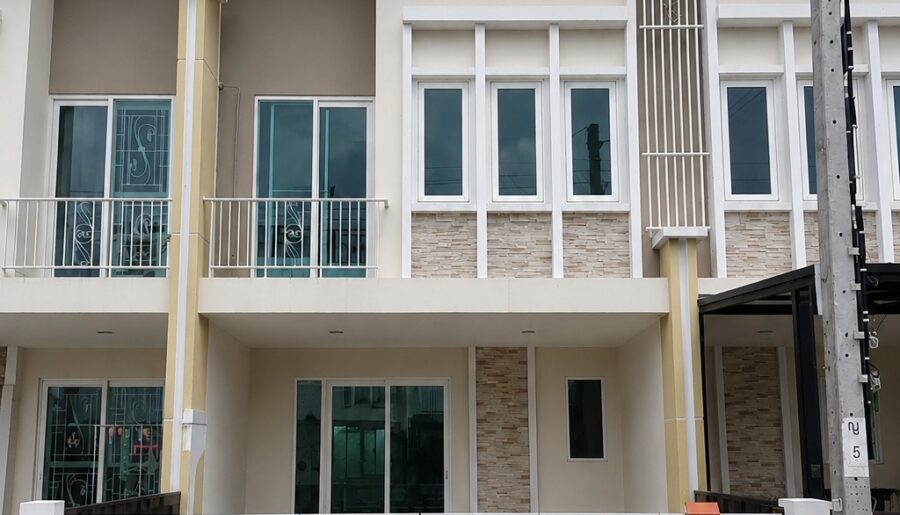 ขาย/ให้เช่า ทาวน์เฮ้าส์ 2 ชั้น สภาพดี ทำเลทองใจกลางนนทบุรี