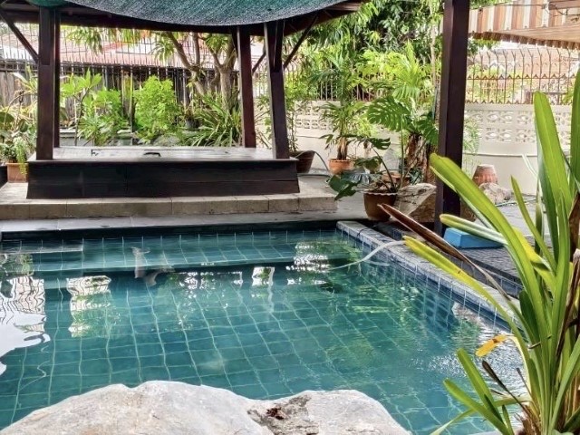 ให้เช่าบ้านเดี่ยวสระว่ายน้ำส่วนตัวย่านใจกลางรัชดา