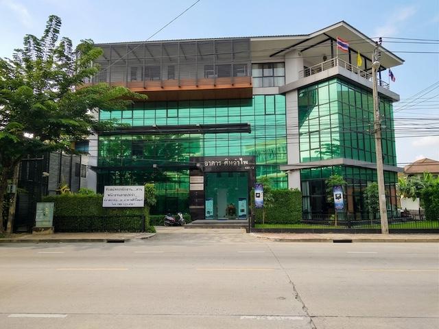 ให้เช่าอาคาร 4 ชั้น พร้อมที่พักและลิฟต์ส่วนตัว ถนนคู้บอน เขตคันนา