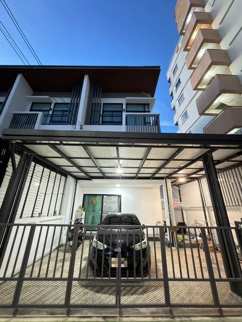 ให้เช่าทาวน์โฮม3ชั้น207ตร.ม Cozyโชคชัย4ซอย30ถนนโชคชัย4