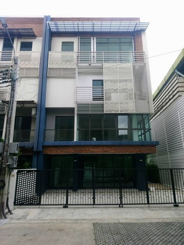 ให้เช่าโฮมออฟฟิศ 4ชั้น โครงการ ดิสทริค เอกมัย-รามอินทรา