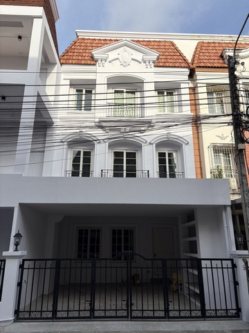 ให้เช่าทาวโฮม 3ชั้น ในหมู่บ้าน Urban Sathorn ติดถนนใหญ่ ราชพฤกษ์