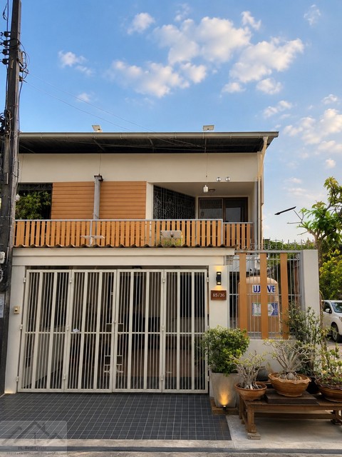 ให้เช่าทาวน์โฮม 2 ชั้น ม.เสียงสนนิเวศน์ สุขุมวิท 68 เฟอร์พร้อมอยู