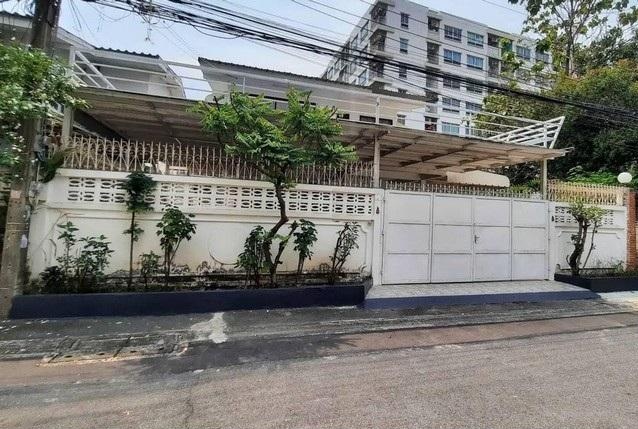 ให้เช่าบ้านเดี่ยว 2 ชั้น 77 ตรว. 3 ห้องนอน หมู่บ้า