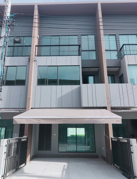 P714 ให้เช่าทาวน์โฮม 3 ชั้น โครงการ บ้านกลางเมือง